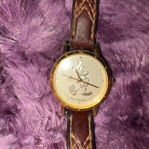 Vintage Disney Mickey Mouse watch. Beautiful gold.